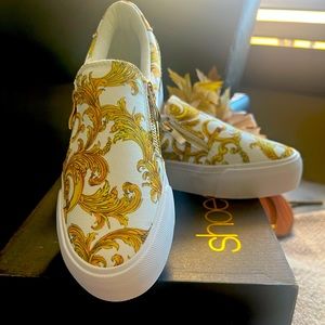 Shoe Dazzle platform type slip on gold and white shoe
